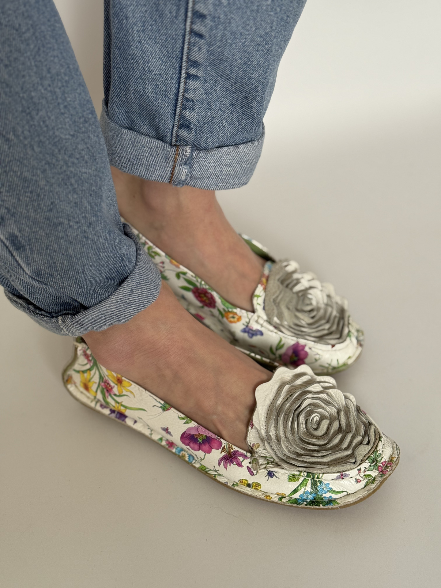 Loafers din piele naturală, design atipic cu floare supradimensionată în partea din față, prin floral, foarte confortabili – Audrey