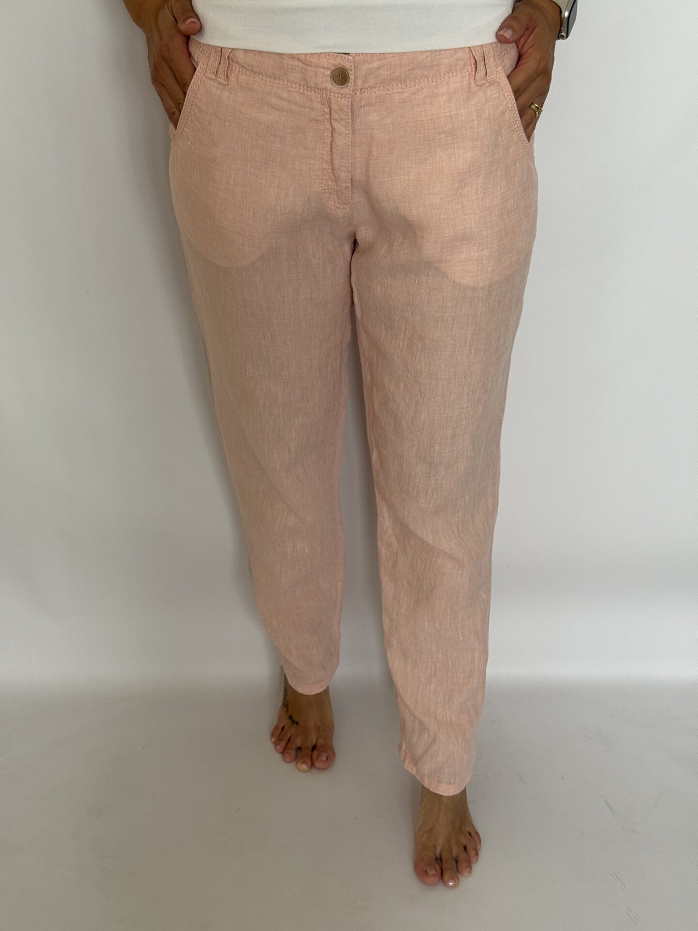 Pantaloni din in, croi conic, cu buzunare, model basic, în culoare de roz piersică - Brax