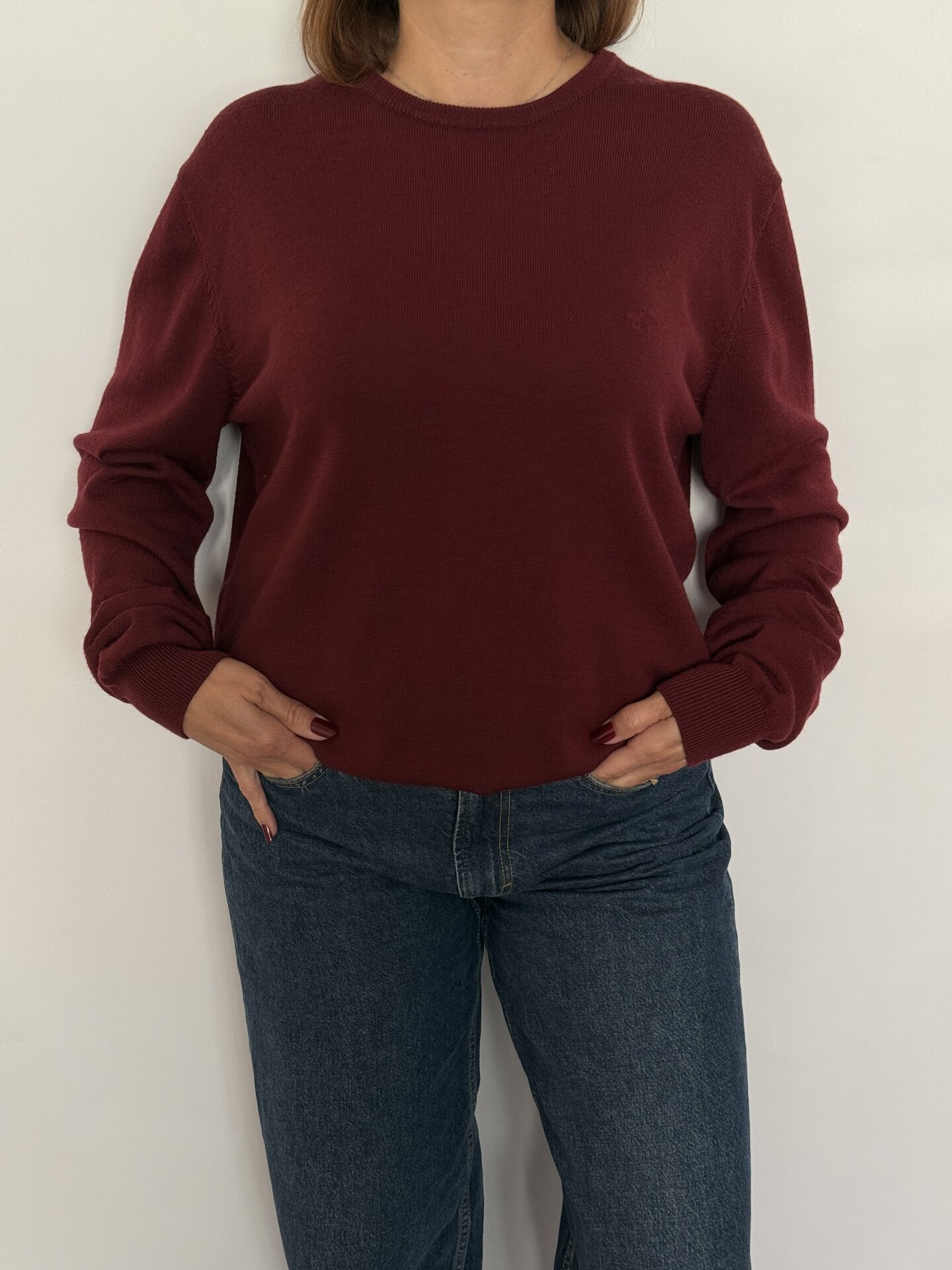 Pulover din lână merinos, textură subțire, unisex, cu decolteu rotund și logo pe brodat pe piept, burgundy - Fynch-Hatton