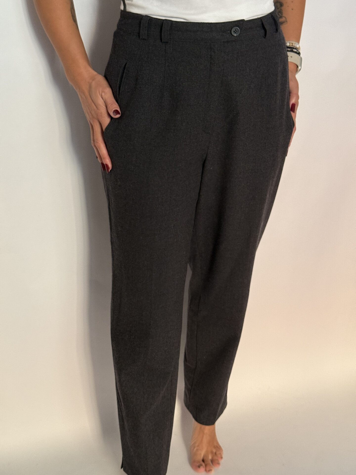 Pantaloni din stofă de lână, croi conic, cu buzunare, talie înaltă, gri - Gaby M