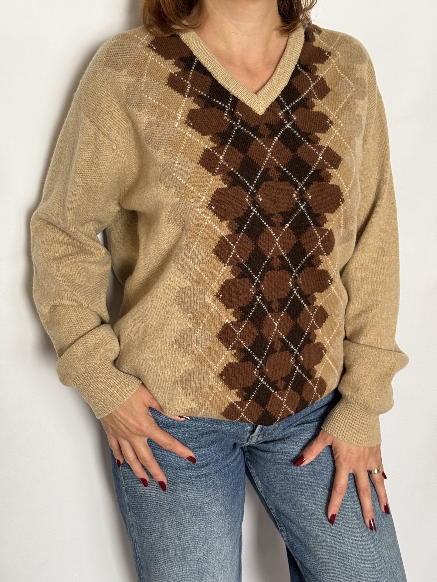 Pulover din lână, croi drept, lejer, cu decolteu în anchior, model argyle, în nuanțe de bej și maro, unisex - Pringle, Made in Scotland