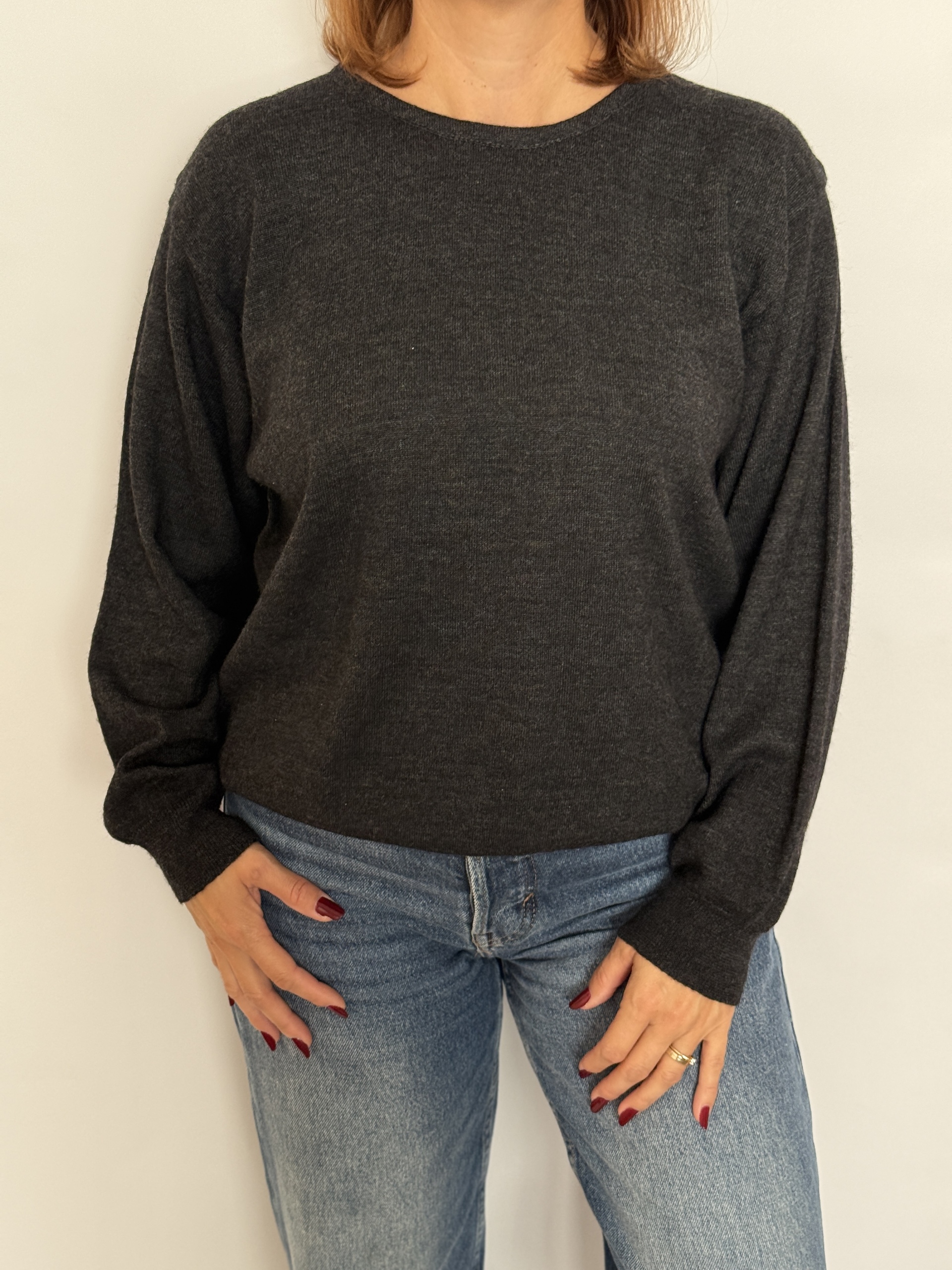 Pulover din amestec de lână merinos, croi drept, lejer, cu guler rotund, model basic, unisex, gri charcoal - Giramondo