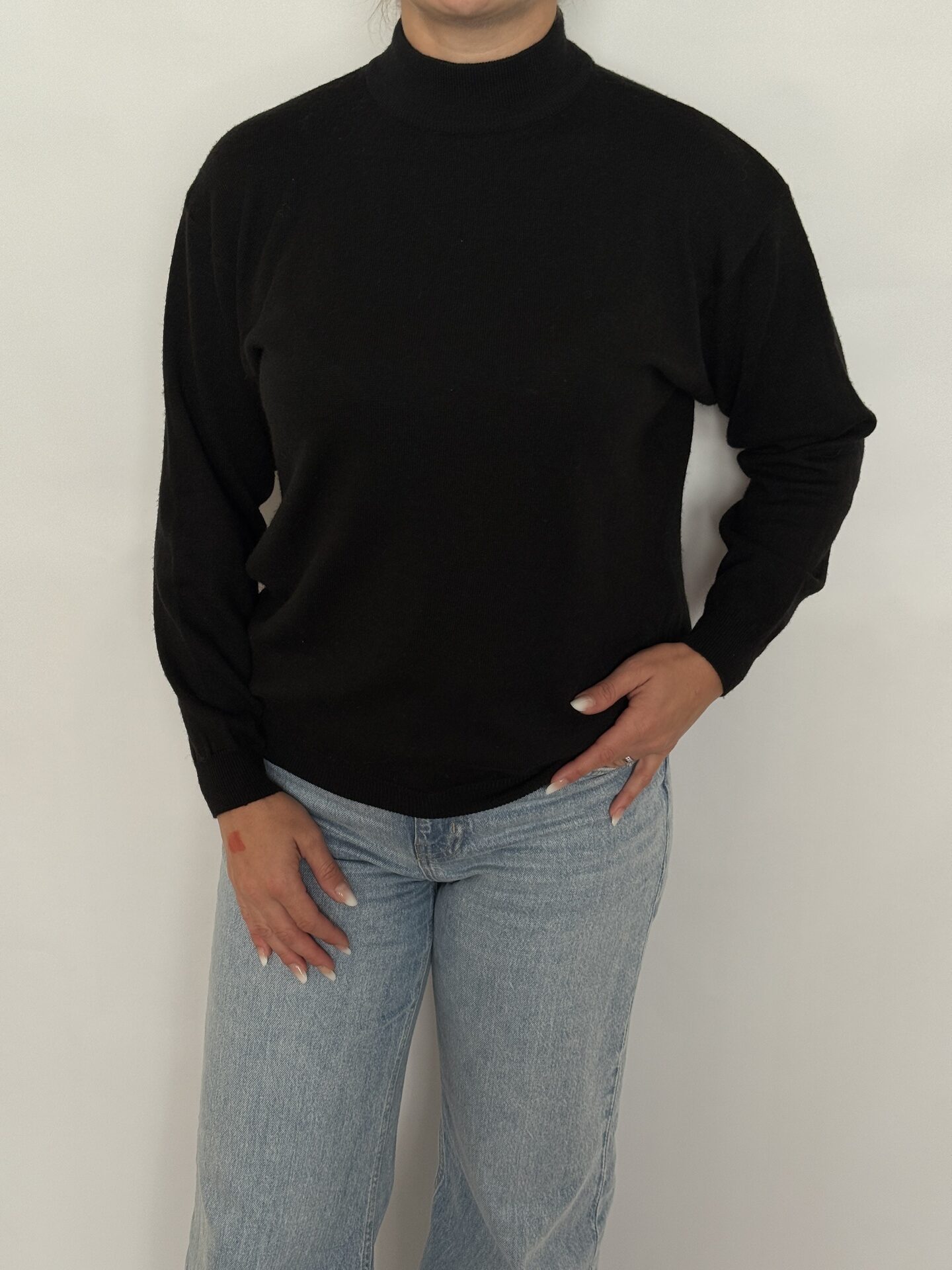 Pulover din amestec de lână merinos, croi drept, lejer, cu guler ușor înalt, model basic, negru - Basics