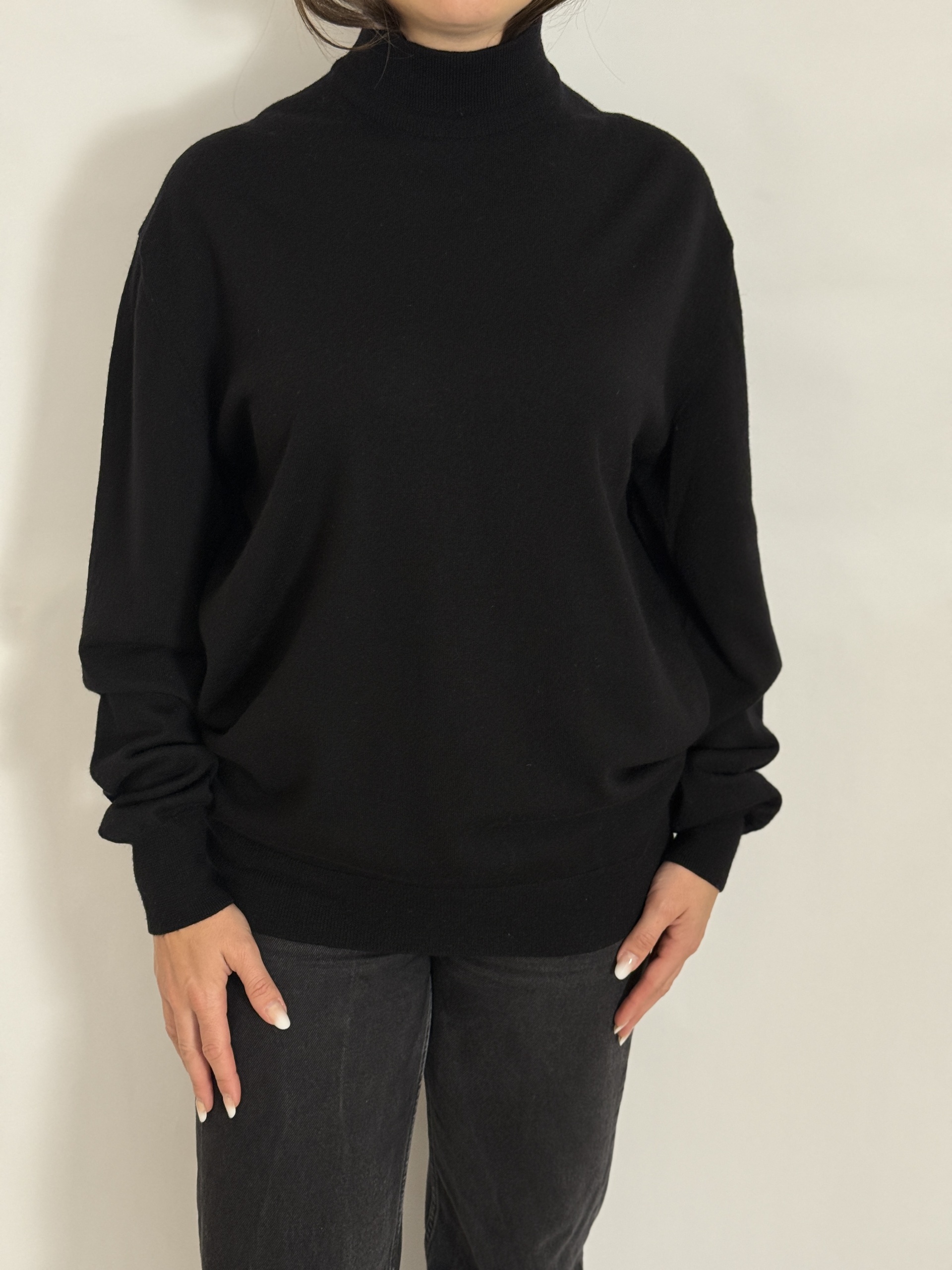 Pulover din lână virgină, croi lejer, cu gât ușor înalt, model basic, negru, unisex