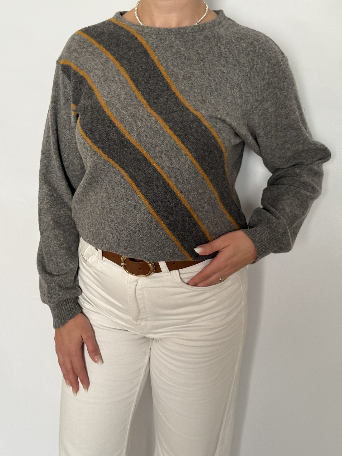 Pulover din lambswool, croi lejer, cu decolteu rotund, model vintage-retro, gri - Bernhard